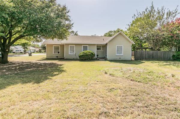 822 Magnolia Street, Arlington, TX 76012