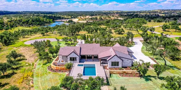 395 -- Lago Vista Dr, Fredericksburg, TX 78624