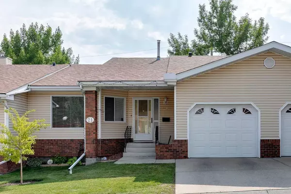 21 Vandoos Villas Northwest, Calgary, AB T3A 4W4