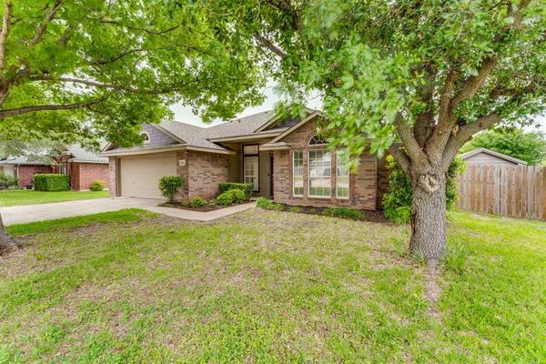 1012 N Carolina Avenue, Midlothian, TX 76065