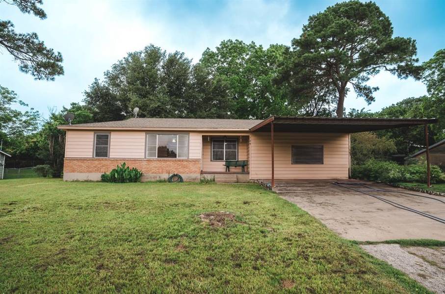 108 Hillside Drive, Alvarado, TX 76009