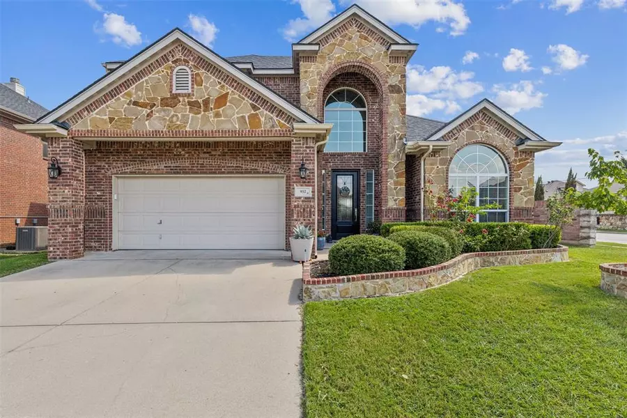 932 Yucca Court, Burleson, TX 76028