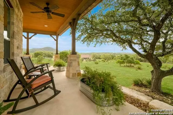 262 Blevins PASS, Pipe Creek, TX 78063