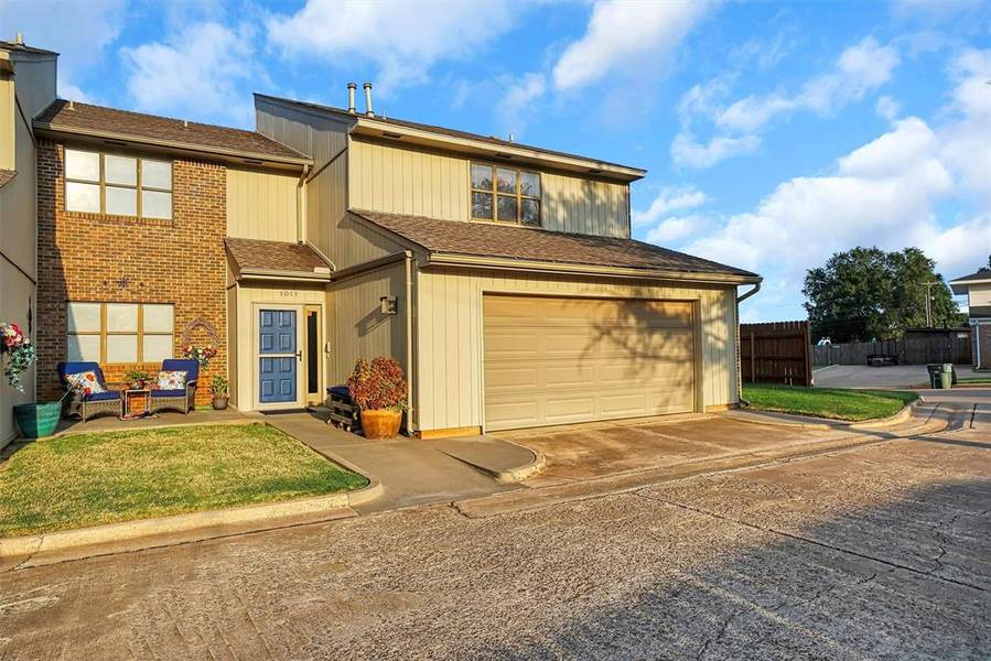 1011 Mockingbird Lane, Clinton, OK 73601