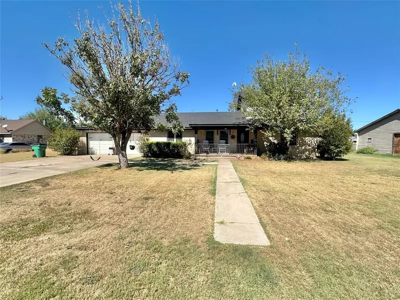 209 E 4th Street, Duke, OK 73532