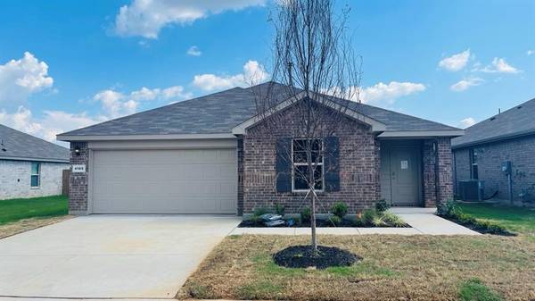 4105 DUBLIN RIDGE Drive, Fort Worth, TX 76036