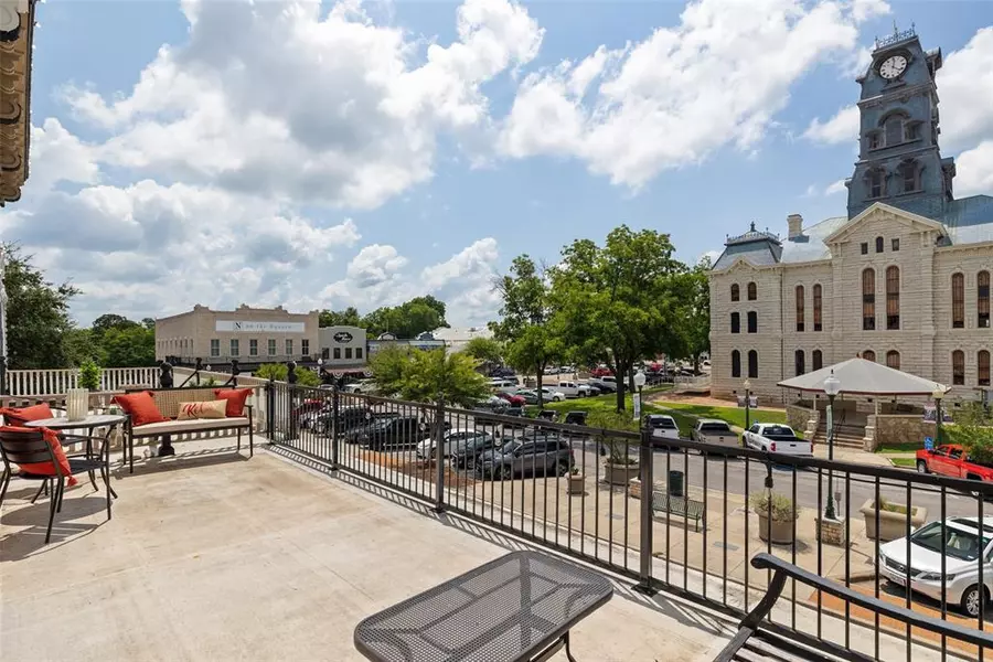 111 E Bridge Street, Granbury, TX 76048