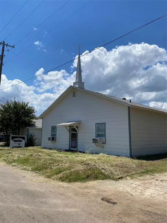 300 Simmons Street,  Brownwood,  TX 76801