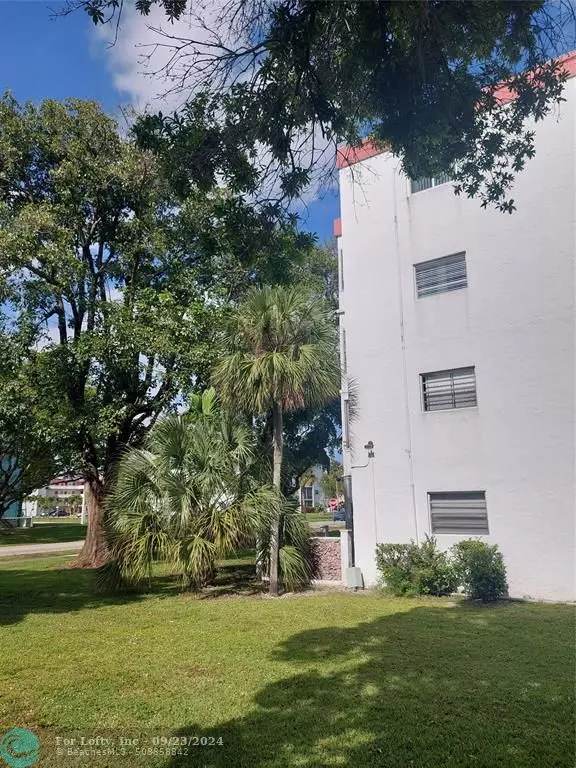 Lauderdale Lakes, FL 33319,4000 NW 44th AVE  #106