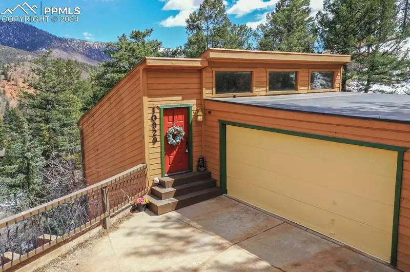 10929 Iona TRL, Green Mountain Falls, CO 80819