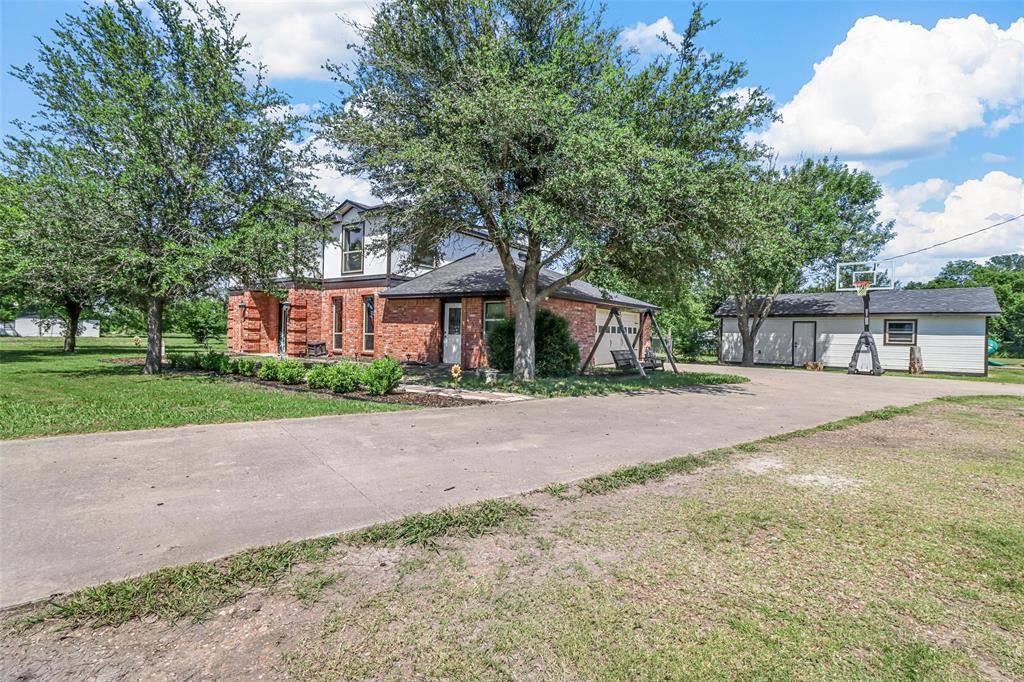 Bonham, TX 75418,1107 S State Highway 121
