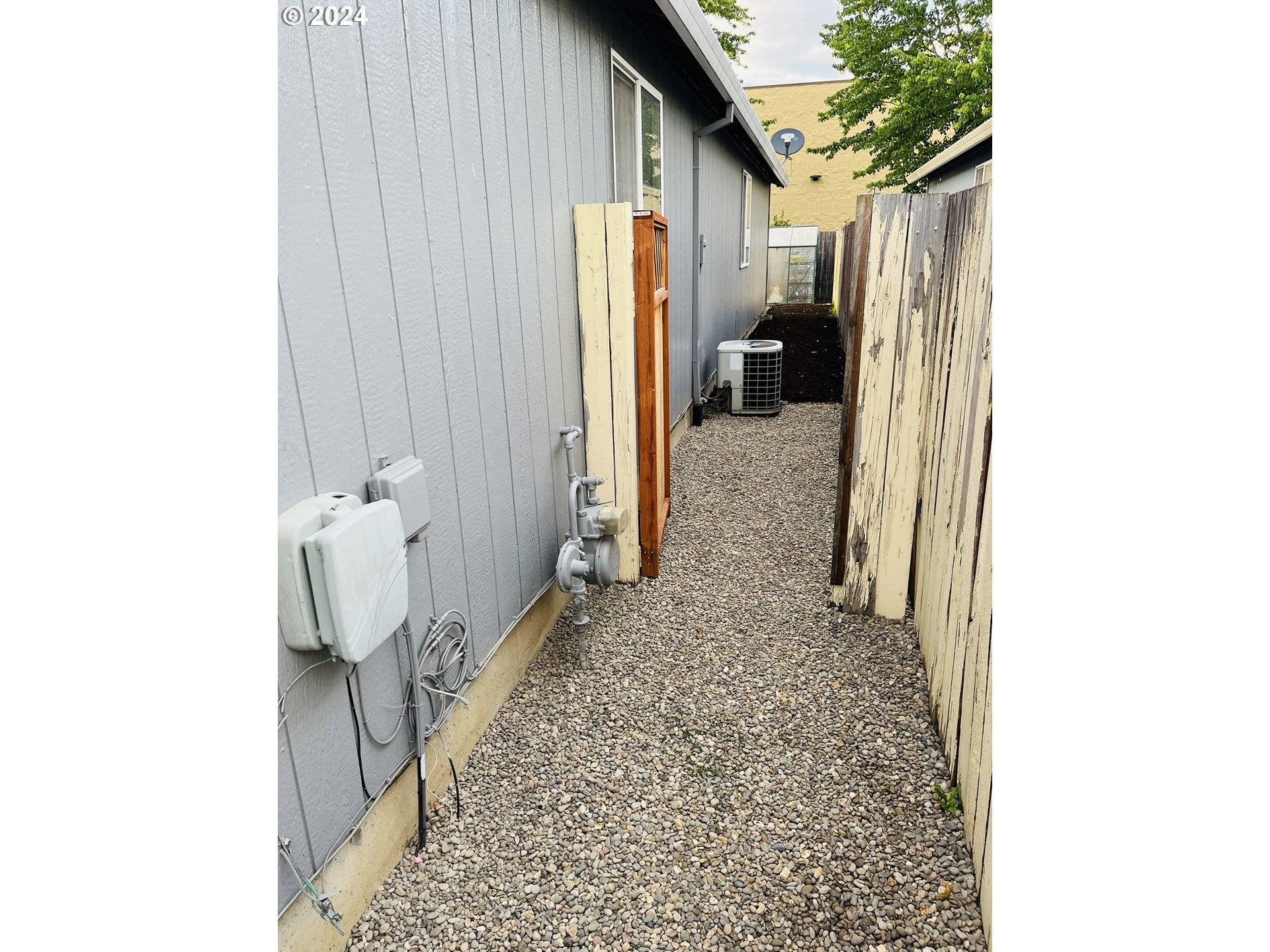 Hillsboro, OR 97123,809 SE 74TH AVE