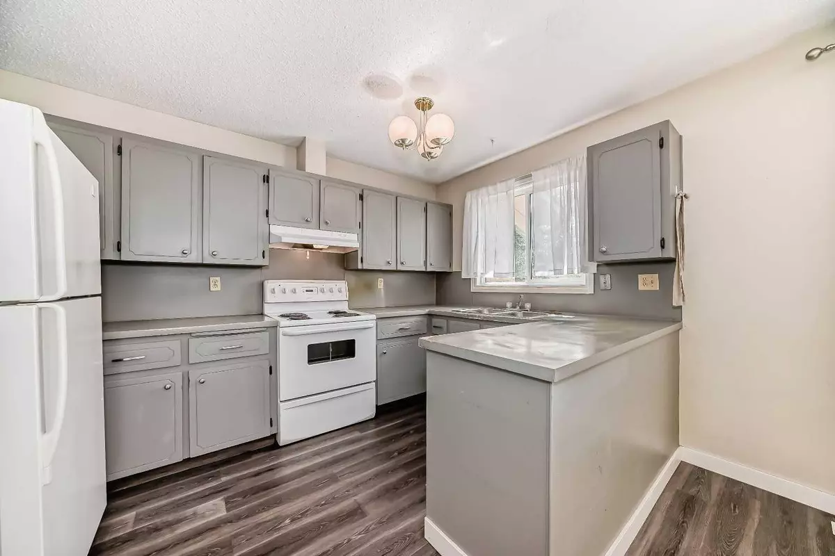 Calgary, AB T1Y 4A1,649 Whitewood RD NE