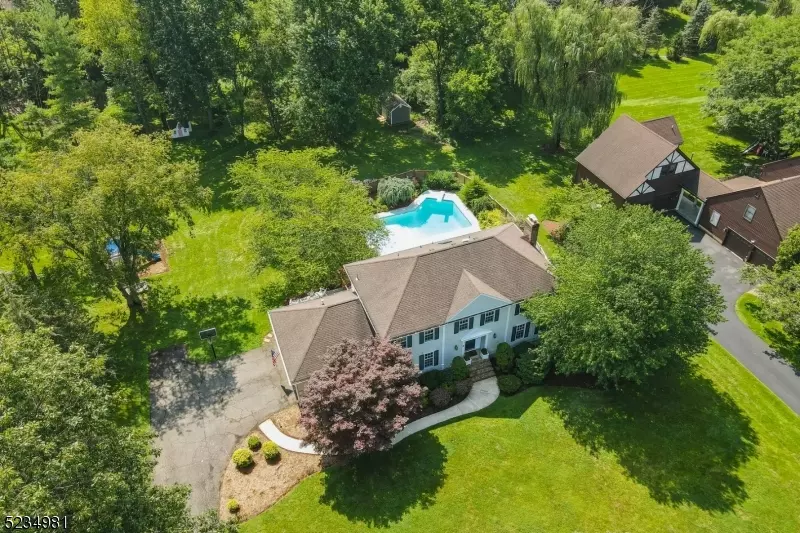 8 Pheasant Run, Peapack Gladstone Boro, NJ 07934