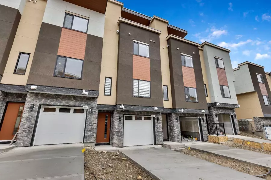 322 SAGE HILL CIR Northwest, Calgary, AB T3R 1v2