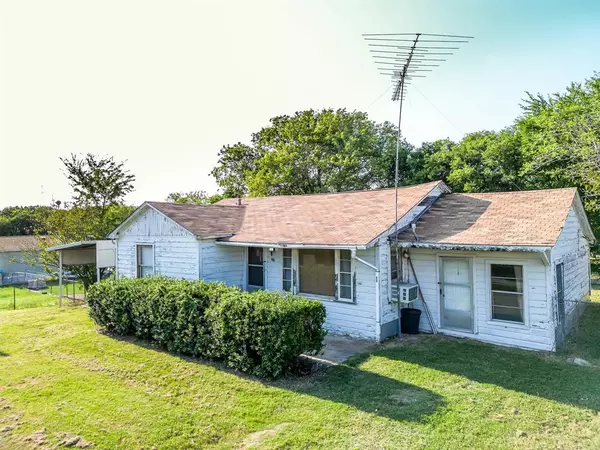 102 W South Front Street, Barry, TX 75102