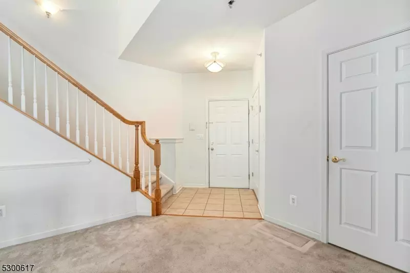 4 Steele Pl #411L, Hillsborough Twp., NJ 08844