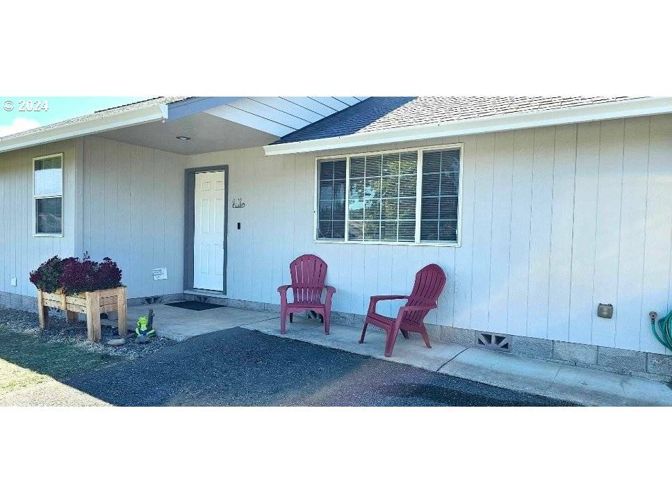 Roseburg, OR 97471,297 ROBERTS CREEK RD