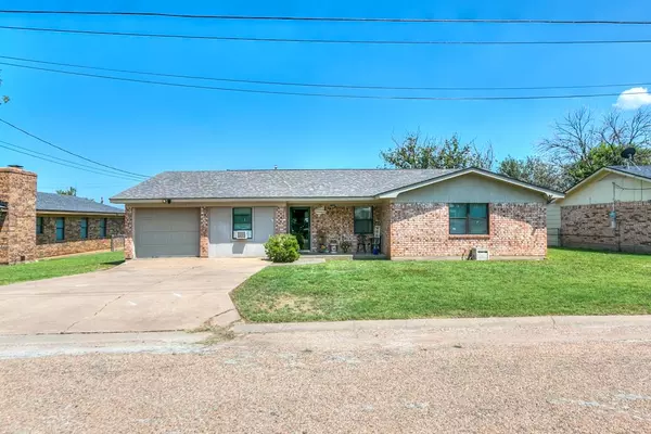 1007 Ave D, Ballinger, TX 76821