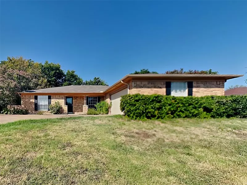 6320 Lunar Drive, Edgecliff Village, TX 76134