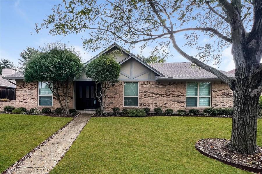 608 Robinlynn Street, Mesquite, TX 75149