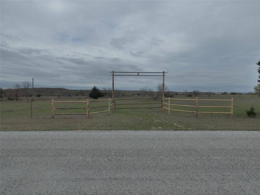 000 Rhodes Lane,  Bowie,  TX 76230