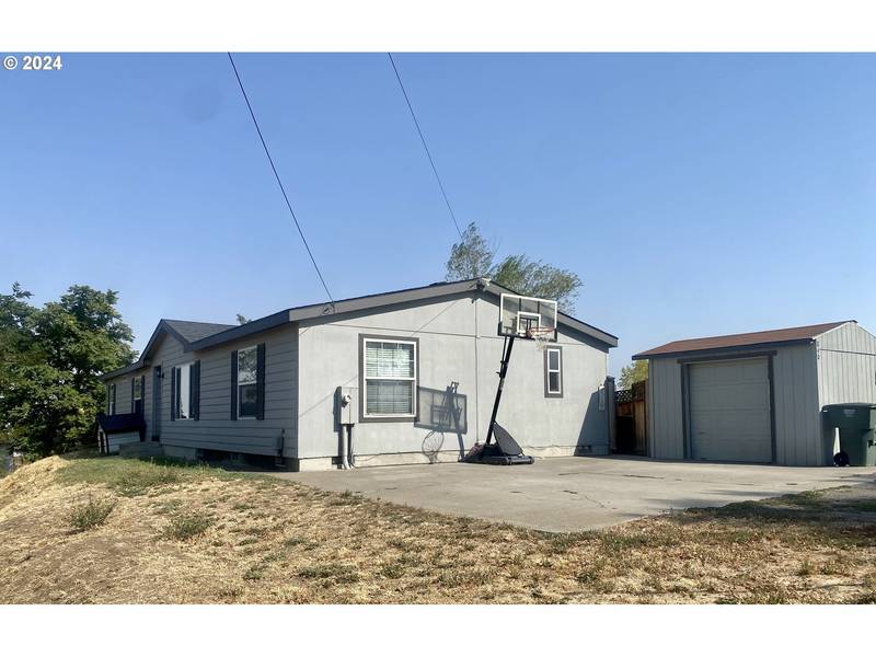 840 SW 9TH ST, Pendleton, OR 97801