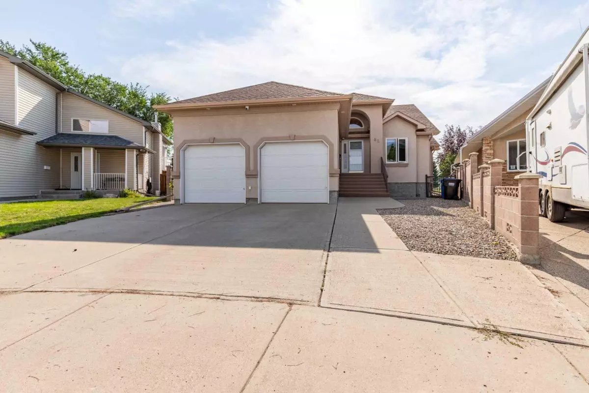 Lethbridge, AB T1H 6M5,82 St James CRES N