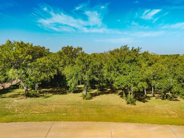 2708 Whispering Oaks Cove, Cedar Hill, TX 75104