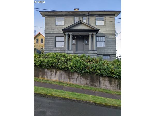 975 16TH ST, Astoria, OR 97103