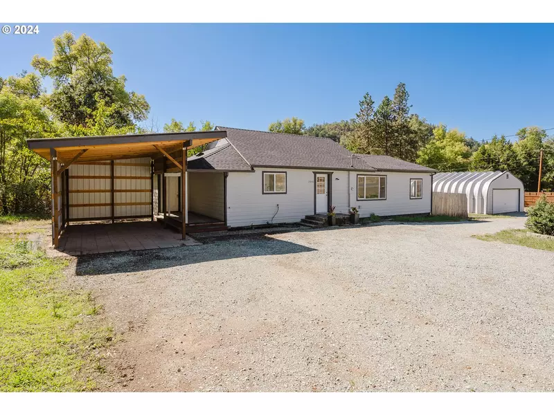 2840 CANYONVILLE RIDDLE RD, Riddle, OR 97469