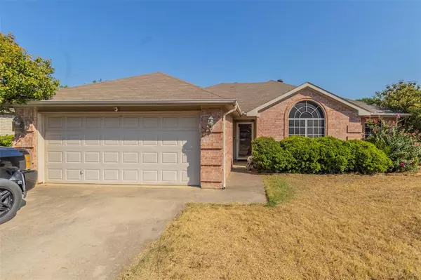 1136 Roundrock Drive, Saginaw, TX 76179