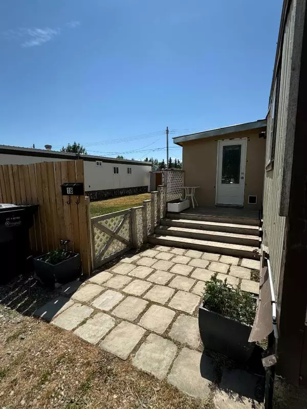 Magrath, AB T0K 1J0,266N 2 ST W ##18