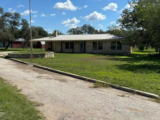 102 N Broadway, Rocksprings, TX 78880