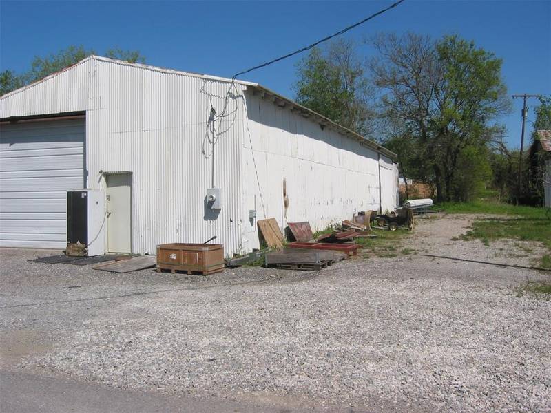 303 Augustus Street, Trenton, TX 75490