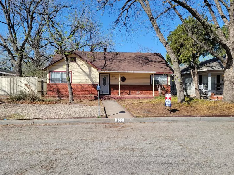 203 N Adams St, San Angelo, TX 76901