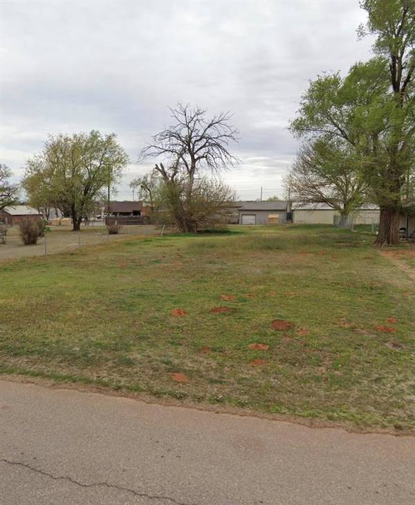 515 N Locust Avenue, Elk City, OK 73644