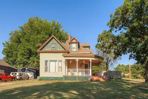 1102 S 12th Street, Chickasha, OK 73018