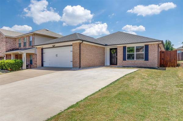 Fort Worth, TX 76112,7570 Hedgeoak Court