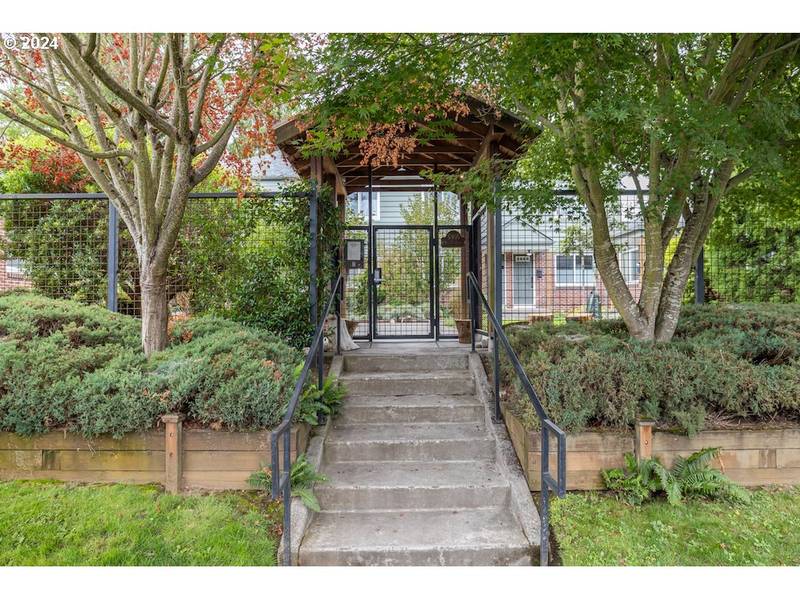 5405 NE 10TH AVE #6, Portland, OR 97211