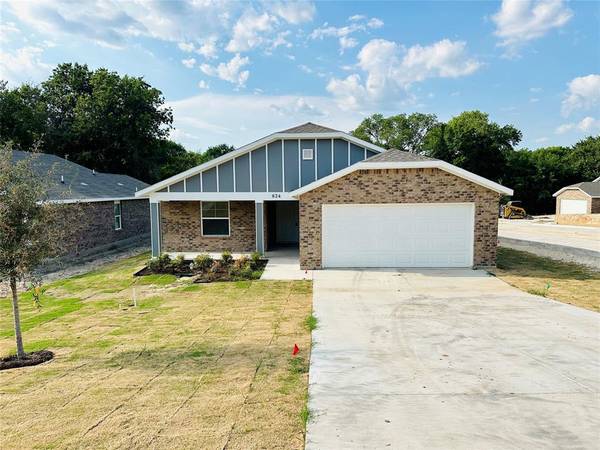 824 North Street,  Weatherford,  TX 76086