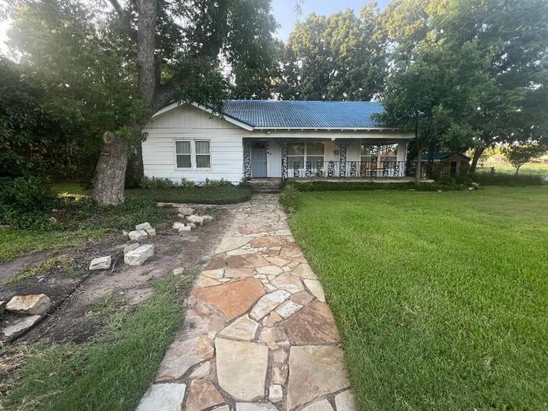 300 W Wilson Avenue, Whitney, TX 76692