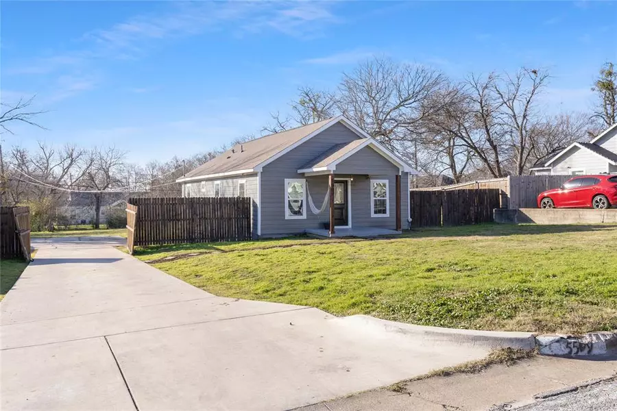 5509 Dartmouth Avenue, River Oaks, TX 76114