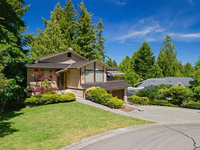 800 Seamist Pl, Saanich, BC V8Y 2R4