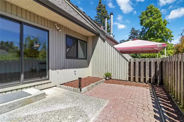 Saanich, BC V8T 4N4,3981 Saanich Rd #7