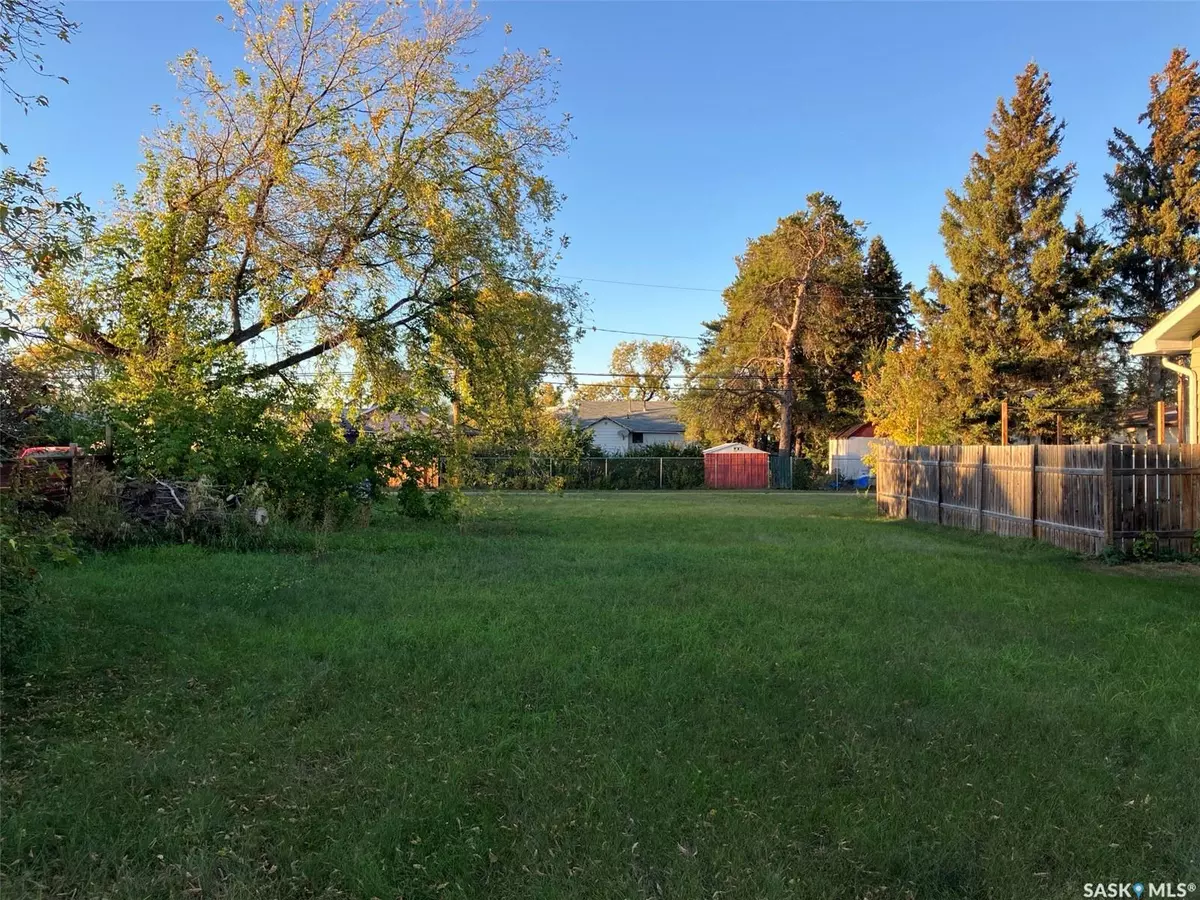 Nipawin, SK S0E 1E0,407 6th AVENUE W