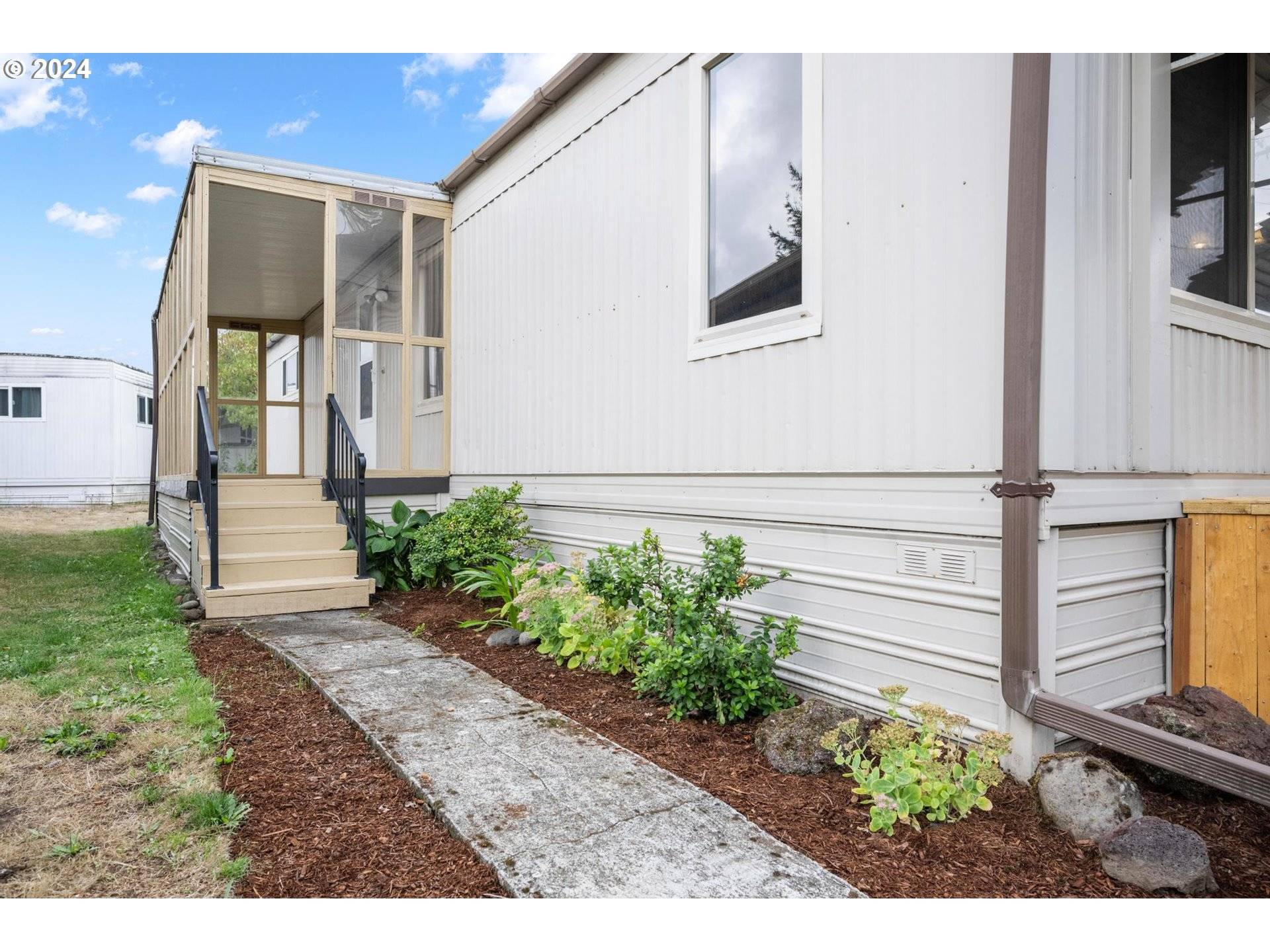 Portland, OR 97233,13045 SE STARK ST #150