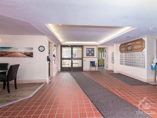 Ottawa, ON K2H 9G6,848 SEYTON DR #237