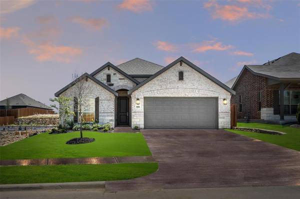 906 Versailles Court, Cleburne, TX 76033