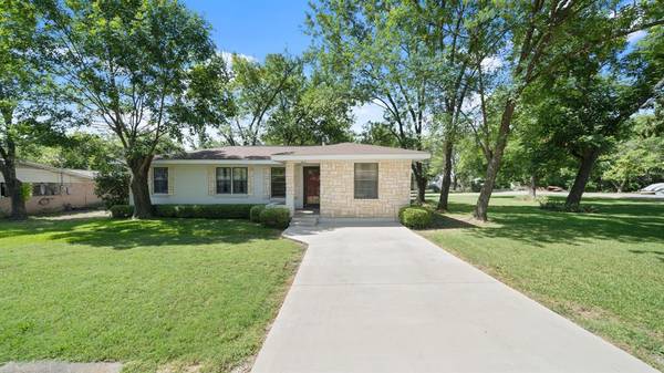 202 E 10th Street, Kaufman, TX 75142